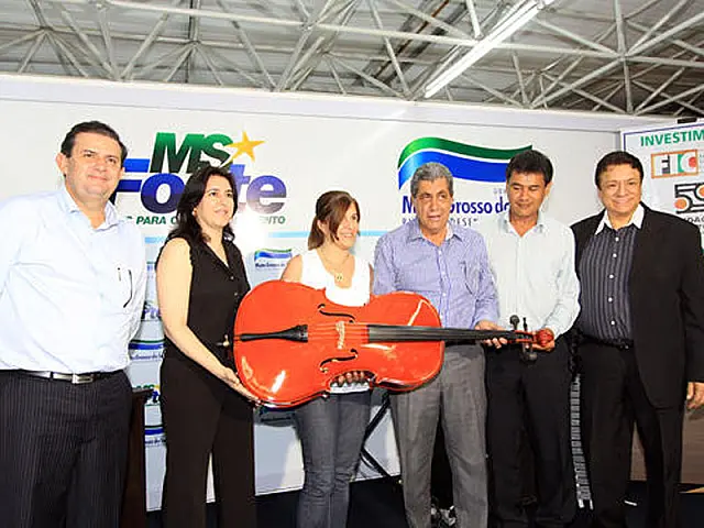 André Puccinelli entrega kits de instrumentos musicais para municípios