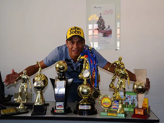 Jogador de futsal aquidauanense acumula títulos e prêmios individuais