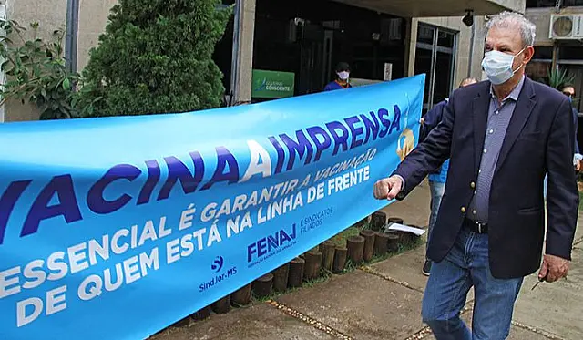 Resolução autoriza vacina para bancários, jornalistas e outras categorias em todo o Estado