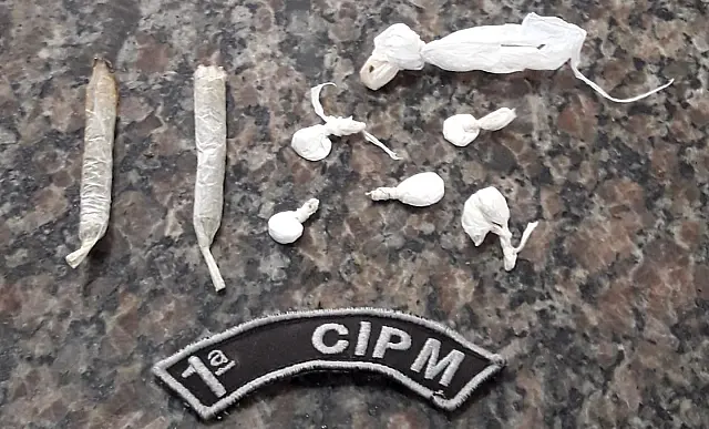 Traficante é preso distribuindo droga em praça na cidade de Bonito