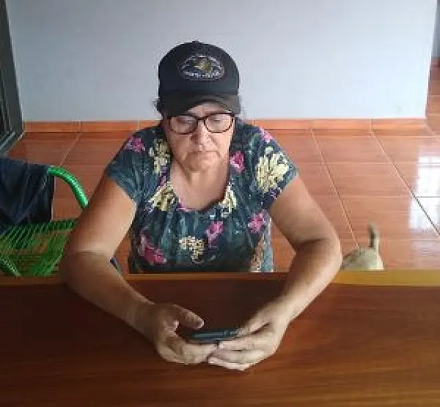 Cozinheira amplia renda e ajuda netos em atividades escolares
