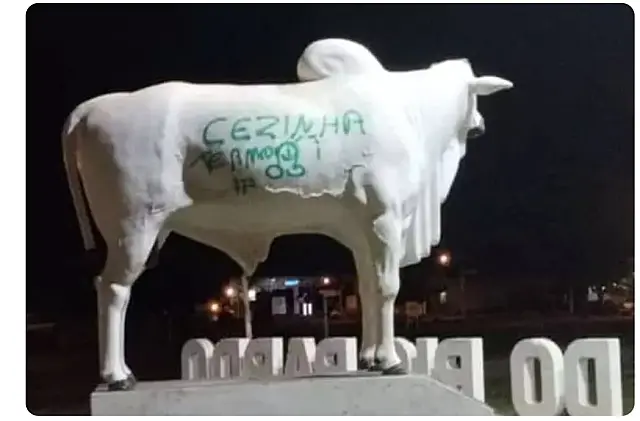 Boizinho do Trevo é pichado e vira caso de polícia
