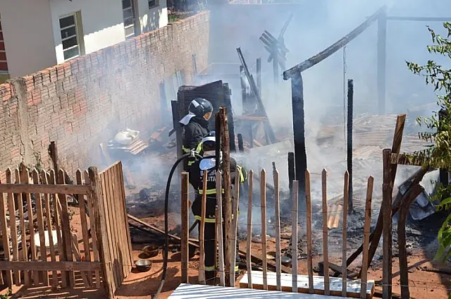 Homem de 75 anos morre queimado após casa pegar fogo