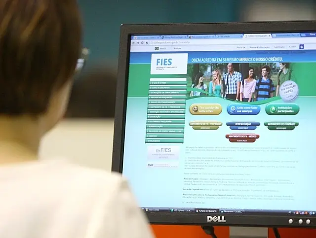 Candidatos têm dificuldade com inscrição no Fies, MEC nega problema no sistema