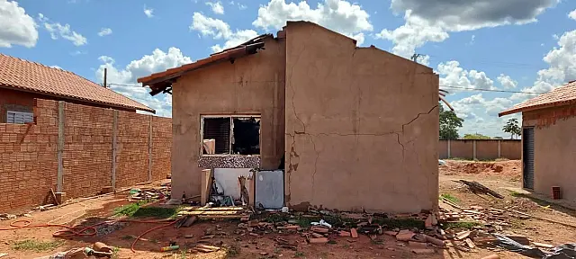 Homem é preso por atear fogo na casa da ex