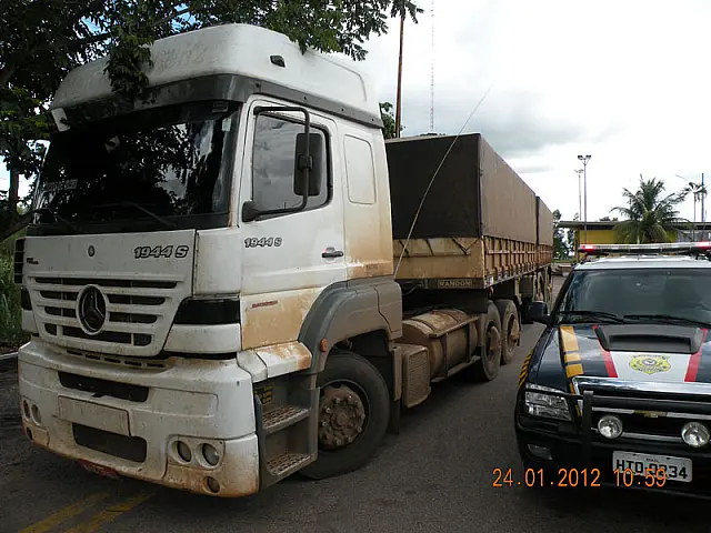 Motorista é preso por transporte de madeira ilegal na BR-163
