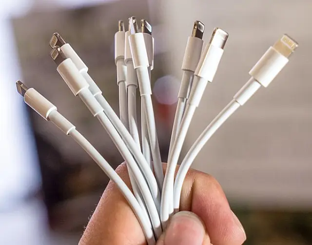Justiça proíbe venda de iPhone sem carregador no Brasil