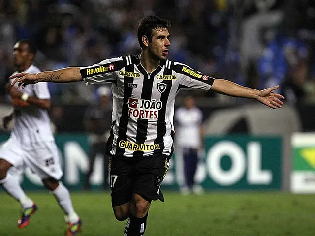 Botafogo fecha a trinca sobre o Galo e avança na Copa Sul-Americana
