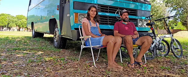 Casal deixa vida em São Paulo para viajar pelo Brasil em uma casa a motor
