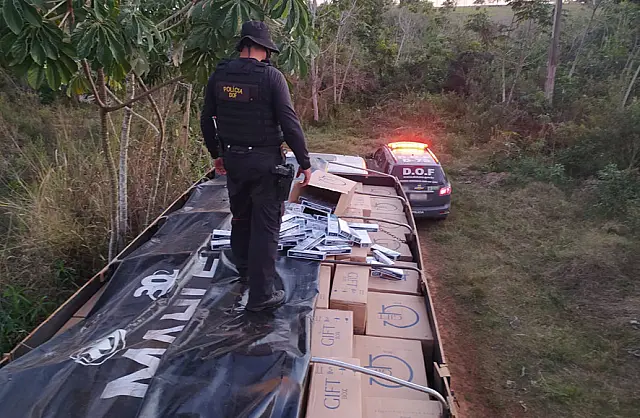 Polícia intercepta carga com 21 mil pacotes de cigarro contrabandeado em MS