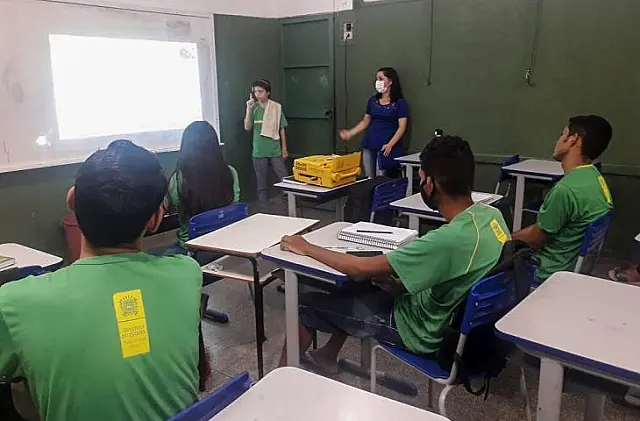 Dia Nacional da Língua Brasileira de Sinais é comemorado com oficina