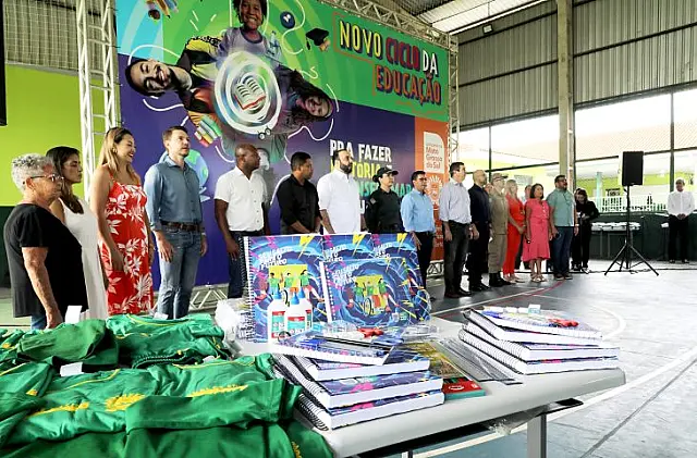 Governo inaugura reforma de escola e anuncia entrega de mais 40 nos próximos meses