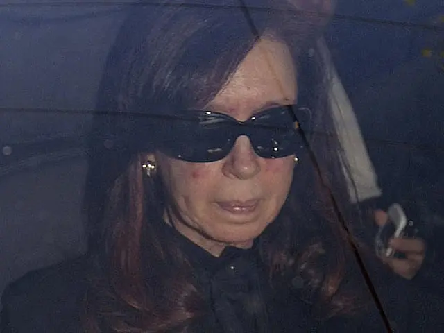 Cristina Kirchner já está sendo operada, diz presidência da Argentina