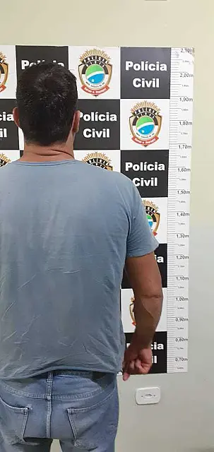 Homem briga com a esposa e PM descobre que ele era foragido