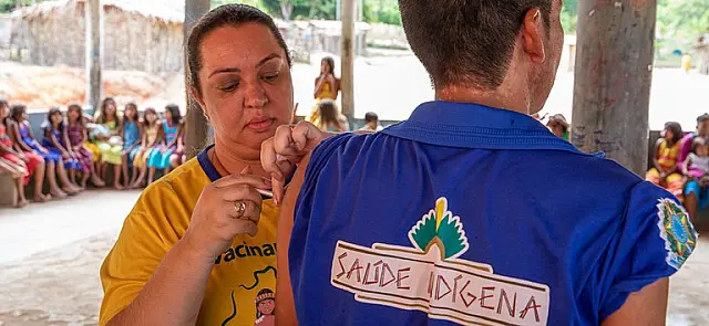 Ministério da Saúde inicia plano para vacinar 130 mil indígenas