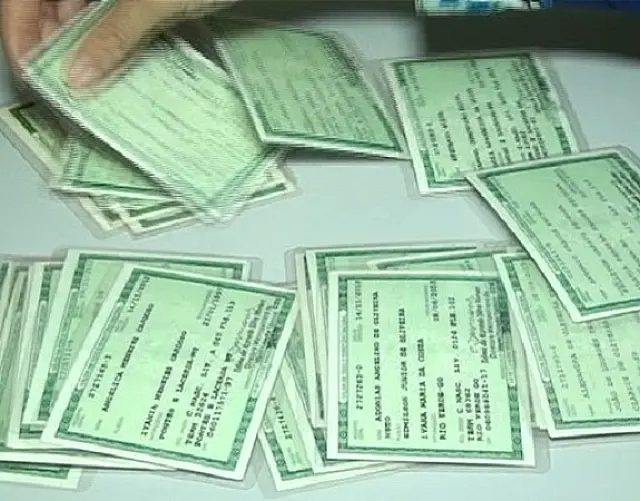 Mulher é presa em MS com calcinha cheia de documentos falsos