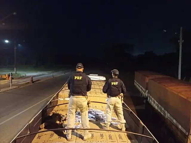 PRF apreende 425 mil maços de cigarros e caminhão adulterado