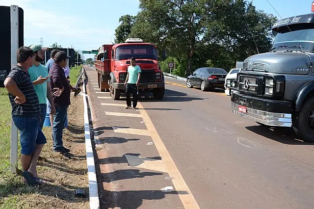 Caminhoneiros de Aquidauana e Anastácio se juntam ao protesto nacional e fecham BR-262