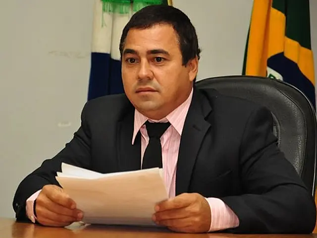 Valter Neves quer reinstalação da placa de identificação da cidade