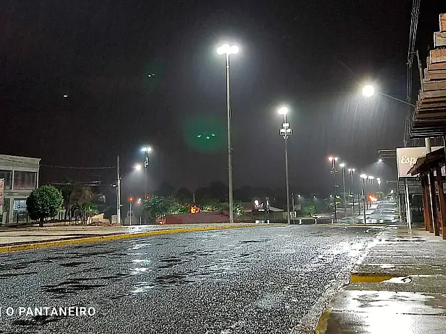 Aquidauana amanhece com chuva e Inmet publica Alerta Laranja