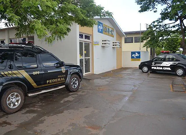 MS: bandidos rendem clientes e levam cofre dos Correios