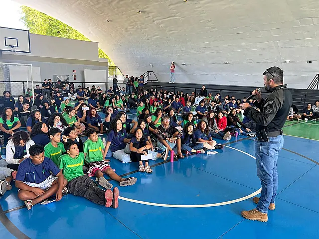 Polícia Civil alerta estudantes sobre riscos dos cigarros eletrônicos