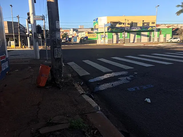 Jovem morre no centro de Campo Grande após bater moto em poste