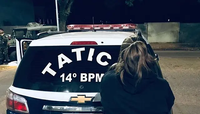 Mulher com criança no colo é presa transportando 14 kg de maconha em ônibus