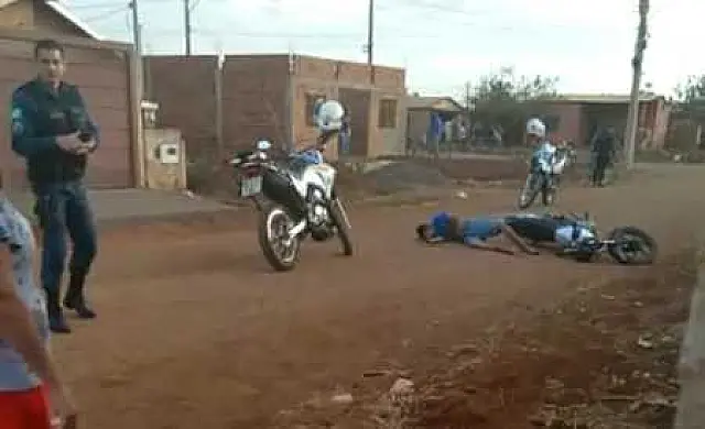 Motociclista é baleado ao fugir de abordagem e tenta atropelar policiais em Sidrolândia