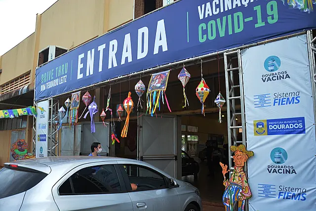 Arraial da Vacina imuniza 1.750 douradenses e faz novo recorde