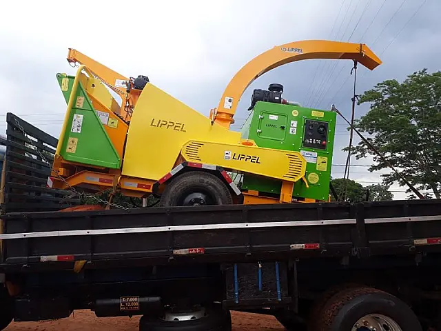 Prefeitura de Aquidauana adquire máquina para triturar galhos