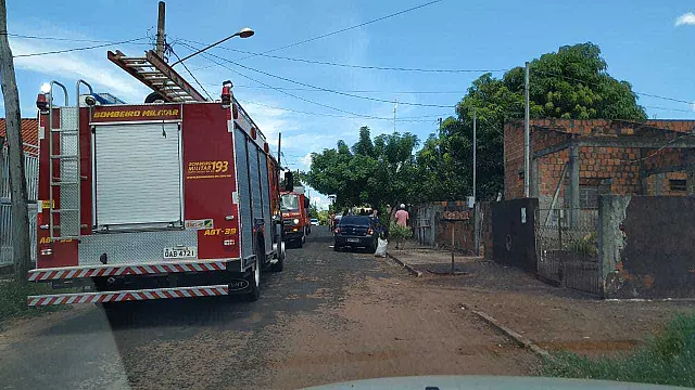 Mulher tem queimaduras de 2° grau nos braços e pernas em incêndio na Vila Paraíso