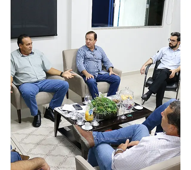 Carlão intermedia lideranças junto a secretário do Sidagro