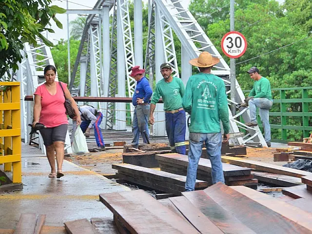 Trânsito na Ponte Velha permanece interditado para veículos