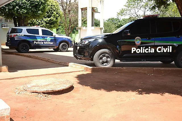 Traficante encomenda droga via WhatsApp, tenta fugir de moto, mas é preso