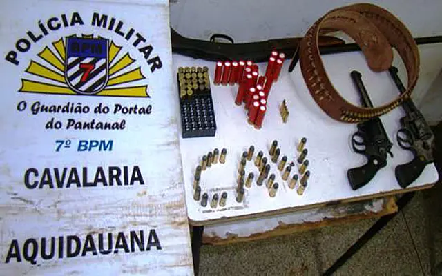 PM de Aquidauana prende homem por porte ilegal de armas e munições