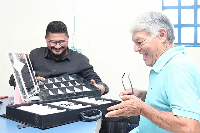 Anastácio prossegue com entregas de óculos do projeto Olhar Renovado