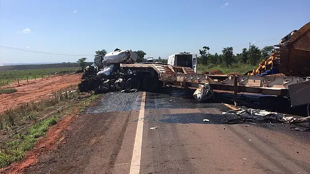 Conhecida pelos acidentes, trânsito na BR-262 fica aparado após outra tragédia