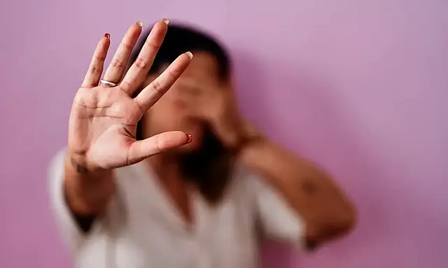 Violência contra mulher negra: maioria dos casos começa na juventude