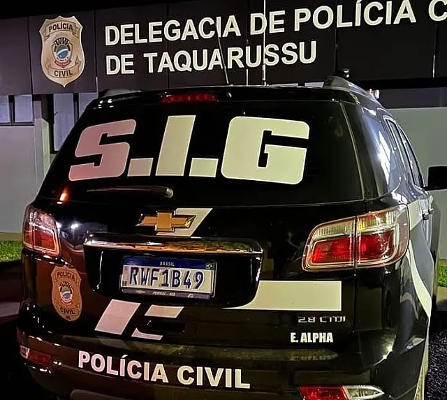 Homem invade casa, tenta beijar moradora e foge em MS