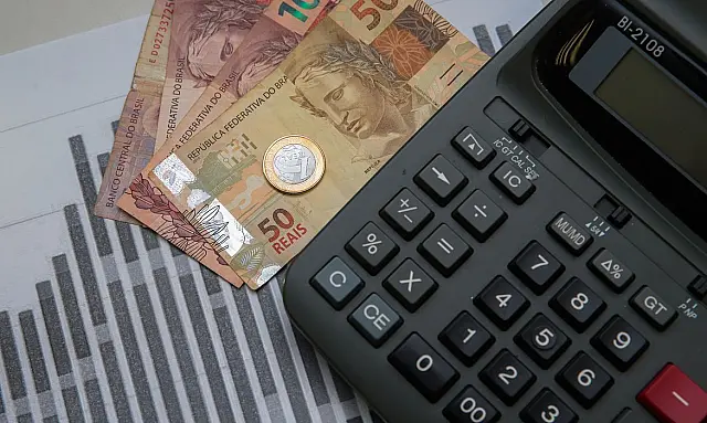 Inadimplência bate recorde em março, indica Confederação dos Lojistas