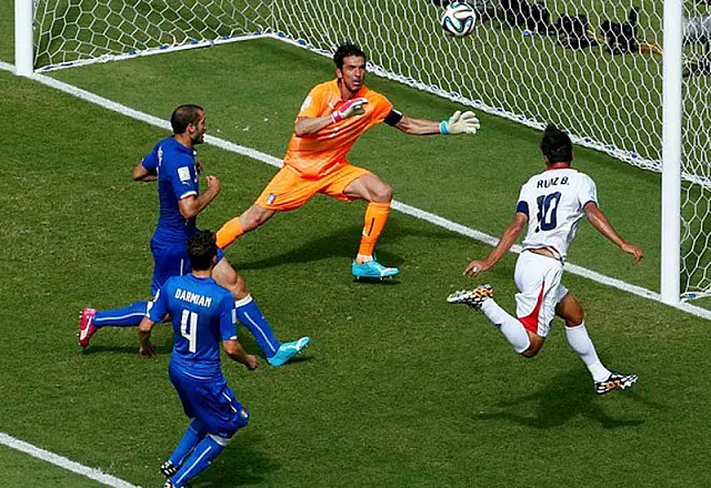 Costa Rica vence Itália e se classifica no grupo da 'morte'