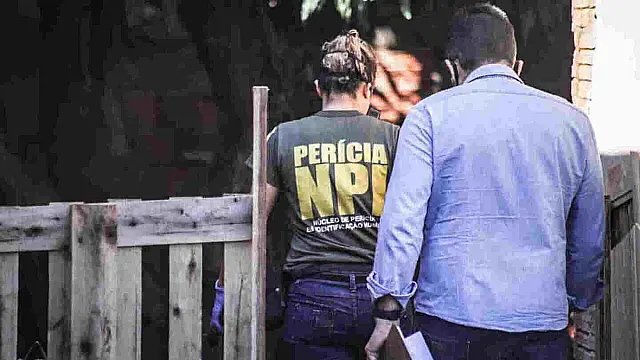 Morador acorda com barulho de madrugada e encontra homem morto e ensanguentado no quintal