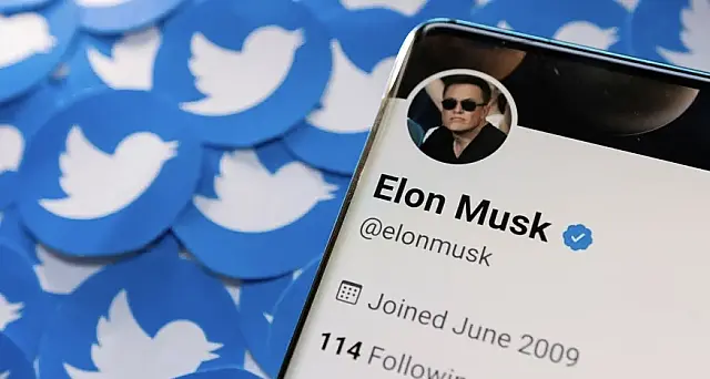 Após concluir compra do Twitter, Elon Musk demite executivos