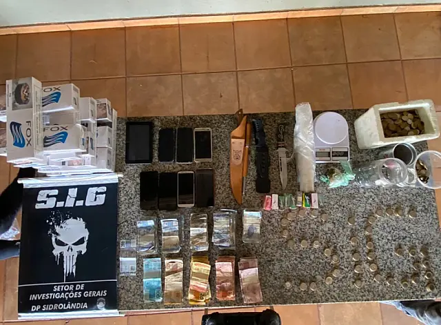 Três são presos em flagrante por tráfico de drogas