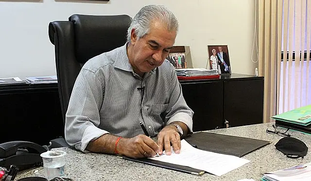 Governador assina lei que cria o programa "Mais Social", que irá beneficiar 100 mil famílias carente