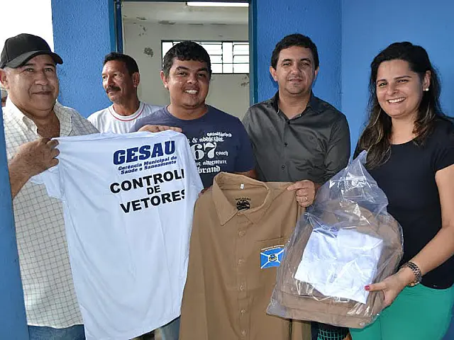 Saúde entrega ar-condicionado, computador e uniformes para vetores