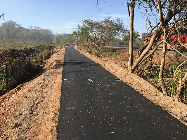 Ciclovia que leva ao balneário de Bonito recebe camada de asfalto