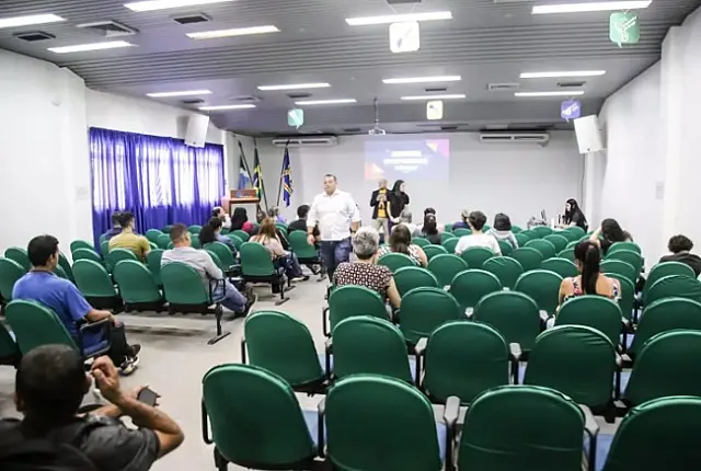 Diferença salarial entre homens e mulheres vai a 22%, aponta IBGE
