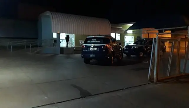 Menina de 4 anos é ferida com tiro na coxa por amigo do pai